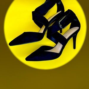 NWOT Chinese Laundry 4 in. Heels, Sz. 9 1/2M, Black Suede 1 -1/4 strap. Soft!